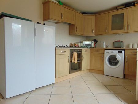 1 bedroom in a house share to rent - Photo 4