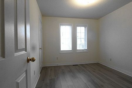 For Lease - 4885 James Austin Drive, Mississauga, Ontario - Photo 4