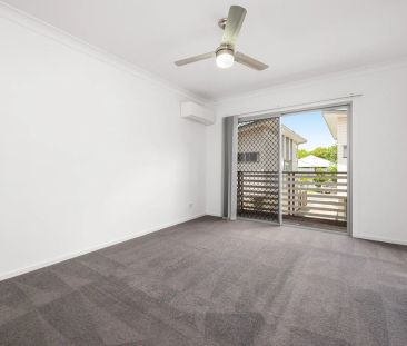 Modern Boutique Townhome Living in Prime Coorparoo Location - Photo 3