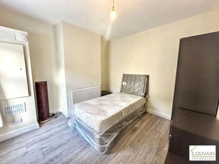 1 bedroom in a house share to rent - Photo 3