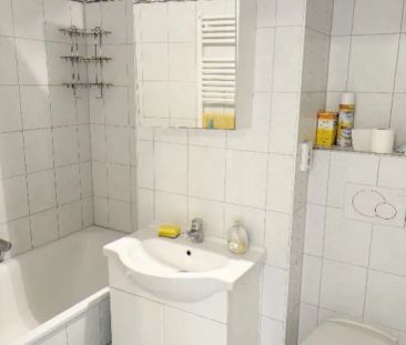 Düsseldorf-Benrath: 3-Zimmer-Wohnung mit Loggia und TG-Stellplatz! - Foto 2