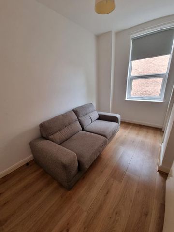 2 bedroom flat to rent - Photo 4