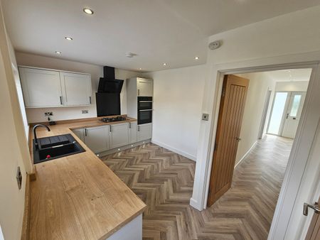 4 Bed Semi-Detached House, Roughwood Road, S61 - Photo 5