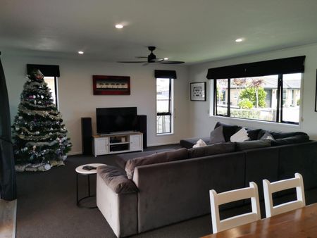 Family living close to beaches - Photo 2