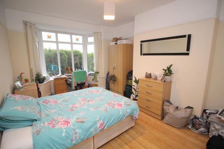 2 bedroom Student Flat to rent in Moorfield, High West Jesmond, Newcastle Upon Tyne, NE2 - Photo 5