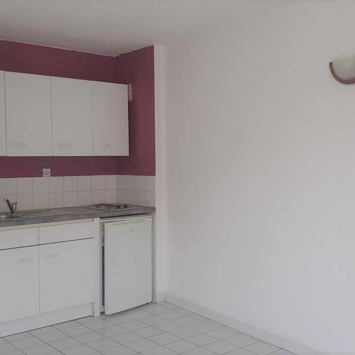 Location Appartement 1 pièce 21m² NIMES 30900 - Photo 1
