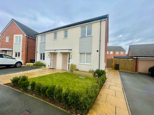 3 bedroom semi-detached to let - Photo 1