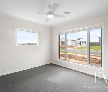 Coastal living, brand new home - Photo 3