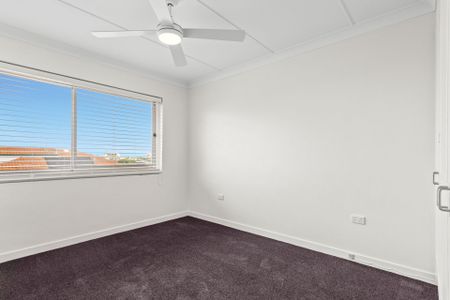 Top Floor Renovated Apartment with Coastal Views - Photo 3