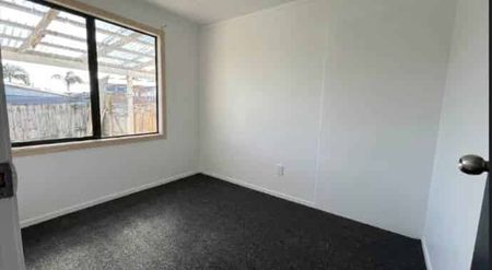 Prime Location Near Aorere College – Spacious ... - Photo 2