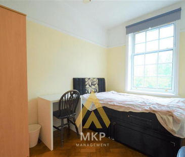 3 bedroom flat to rent - Photo 4