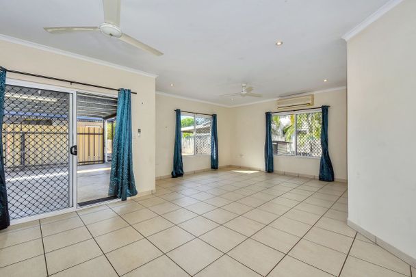 AMPLE OPEN PLAN LIVING WITH INGROUND SWIMMING POOL - Photo 1