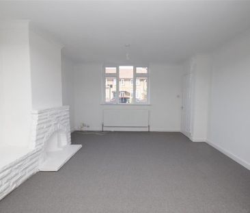 3 bedroom end of terrace house to rent - Photo 3