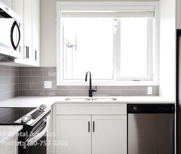 GREAT 3 BED, 2.5 BATH, 2 STOREY TOWNHOUSE, WITH AN ATTACHED DOUBLE ... - Photo 4