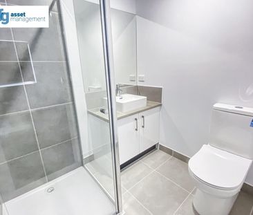 Three Bedroom Townhouse with Lock-up Garage! - Photo 5