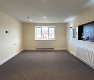 4 bedroom detached house to rent - Photo 2