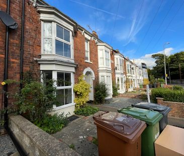 2 bedroom Mid Terraced House to let - Photo 6