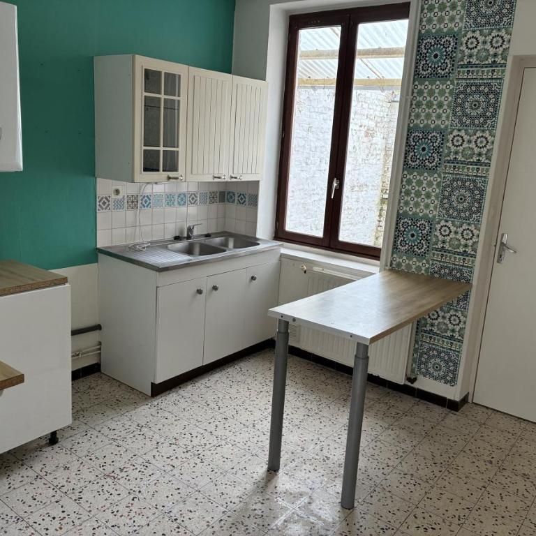 Fâches Thumesnil, Cour leclercq, petite maison, 2 ch, pas d'exterieur, pas de garage.560€ et 23€ ch - Photo 1