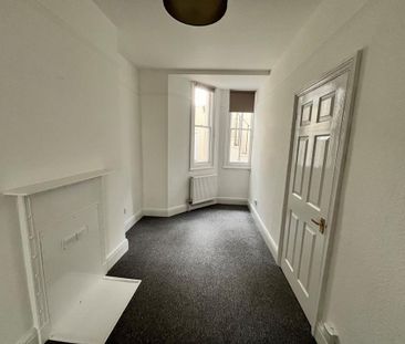 3 bedroom flat to rent - Photo 4