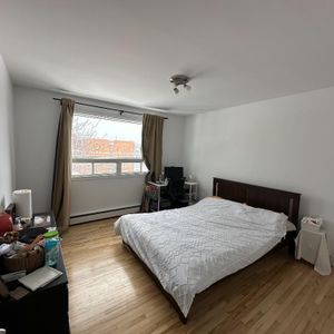 4 1/2 situé à Ste-Foy, stationnement - Photo 2