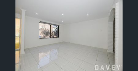 Spacious 3 Bedroom Unit - with huge backyard oasis! - Photo 2