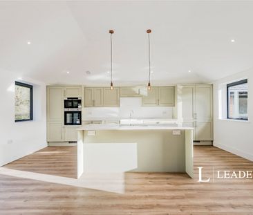 4 bedroom bungalow to rent Charlwood Road, Horley, Surrey, RH6 - Photo 4