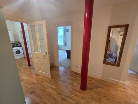 3 bedroom flat to rent - Photo 2