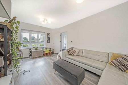 4 bedroom detached house to rent - Photo 2