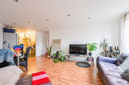 2 bedroom flat to rent - Photo 2