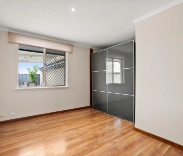 Spacious Family Living on a Massive 1000m² Block - Photo 1