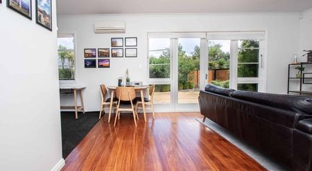 Hayes Paddock location, walk to the river & Grey Street amenities! - Photo 4