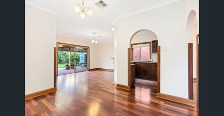 Cottage 2 Bedroom Free-Standing Home - Super Cute - Photo 5