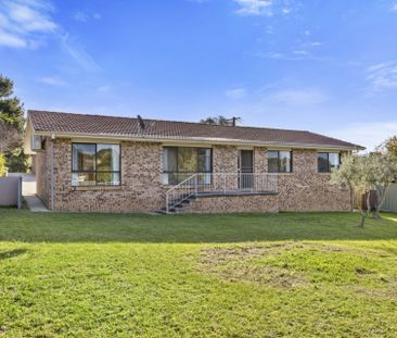 Three bedrooms and HUGE YARD! - Photo 4