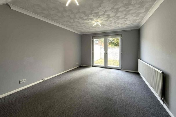 2 bedroom end of terrace house to rent - Photo 1