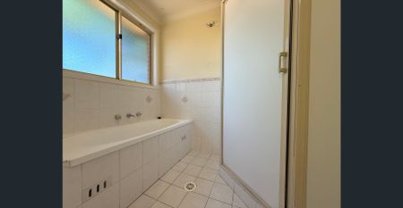 "COSY THREE BEDROOM FAMILY HOME" - Photo 5