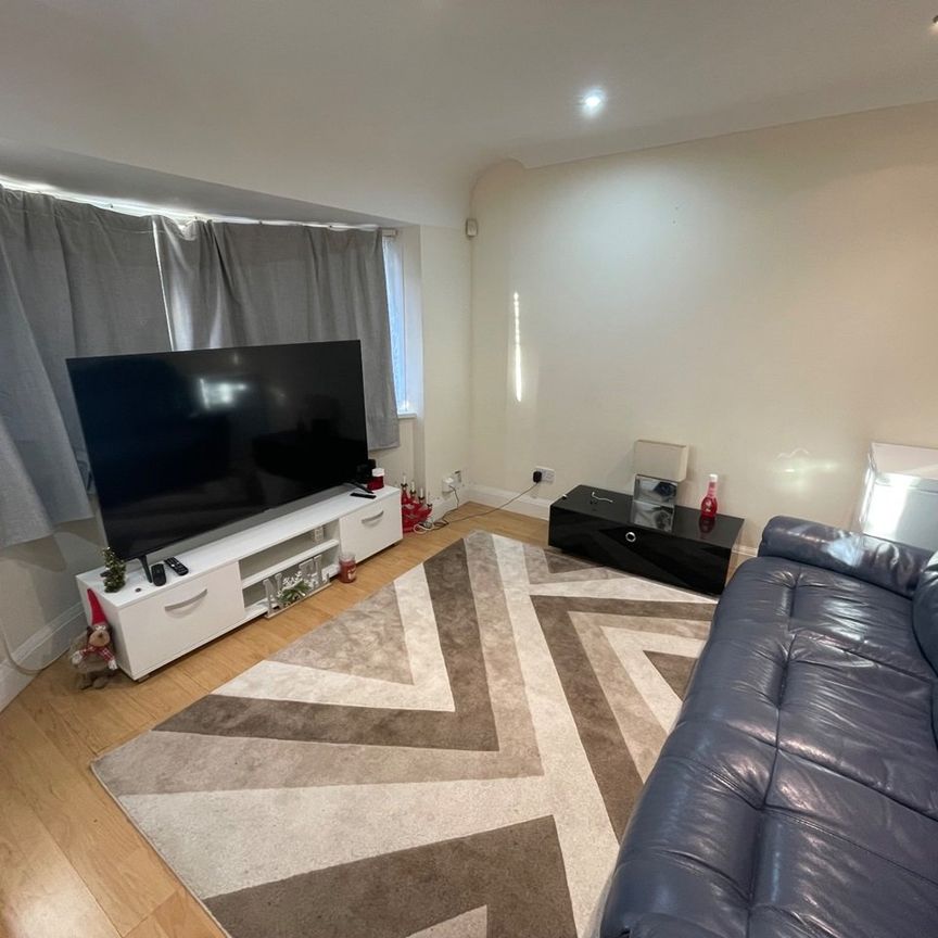 2 Bed Flat, Roxeth Green Avenue, HA2 - Photo 1