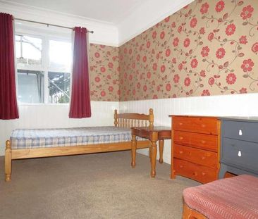 Bedroom Detached House In Ensbury, BH10 - Photo 4