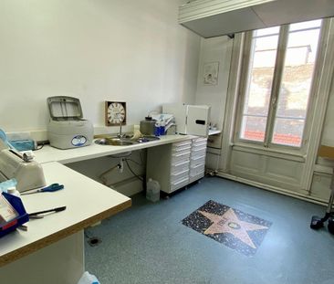 Location Appartement 7 pièces 121m² ST CHAMOND 42400 - Photo 2