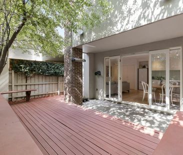 Courtyard Oasis with Two Car Spaces in the Heart of Elwood - Photo 2
