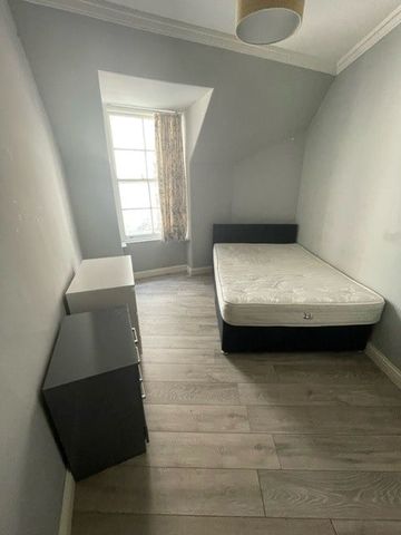 5 Bed Flat, Cockburn Street, EH1 - Photo 3