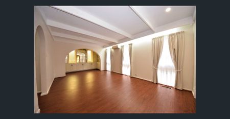 Completely Renovated 4 bedrooms house in Box Hill Central - Photo 5