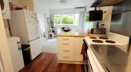 4 Bedroom Flat - Whiteware included - 2 Showers - Photo 3