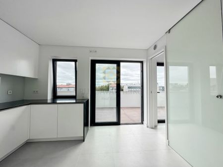 4 room luxury Flat for rent in Matosinhos, Distrito do Porto - Photo 2