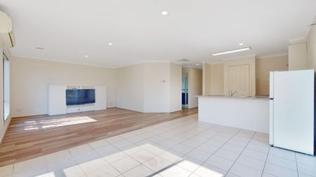 17 Elida Crescent Narre Warren South VIC - Photo 4