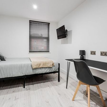 6 bedroom house to rent - Photo 3