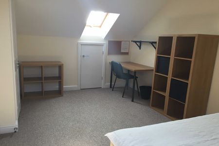 Room 2 - Photo 4