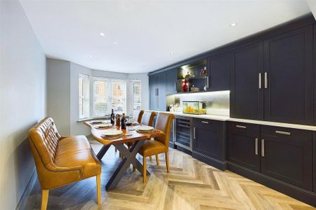 6 bedroom detached house to rent - Photo 2