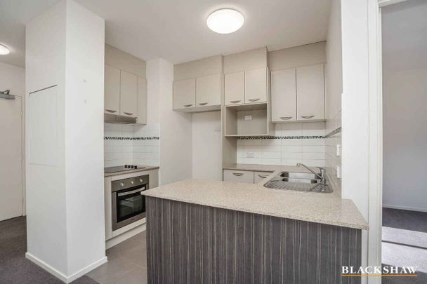 Modern North-Facing Apartment – Ready for Immediate Move-In... - Photo 1