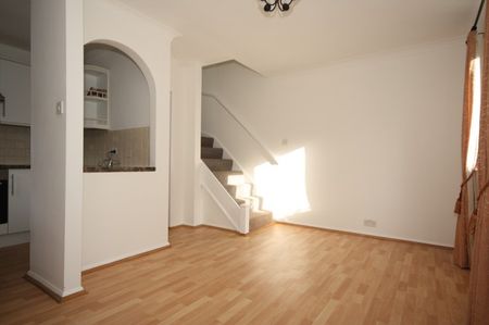 Hawkswell Walk, Woking - Photo 4