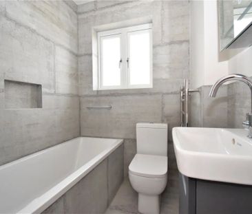 2 bedroom flat in Twickenham - Photo 3